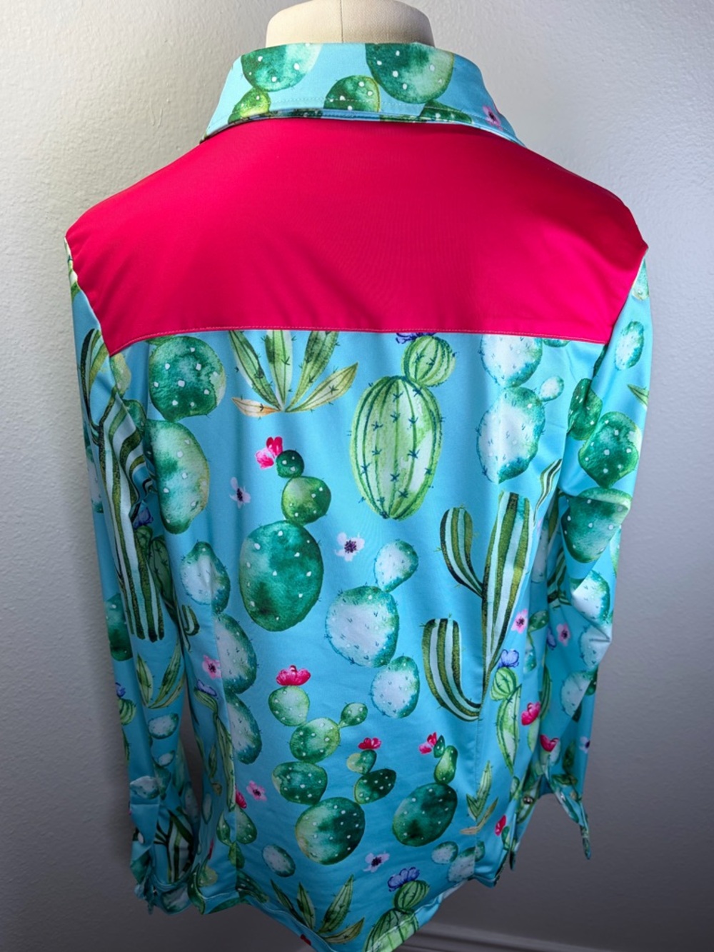Ranch Dressn Watercolor Cactus Performance Snap Button Blouse L/S - Picture 5 of 8